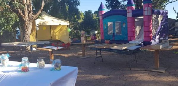 espace jeux + candy bar et jeux en bois pour un mariage portovecchjio